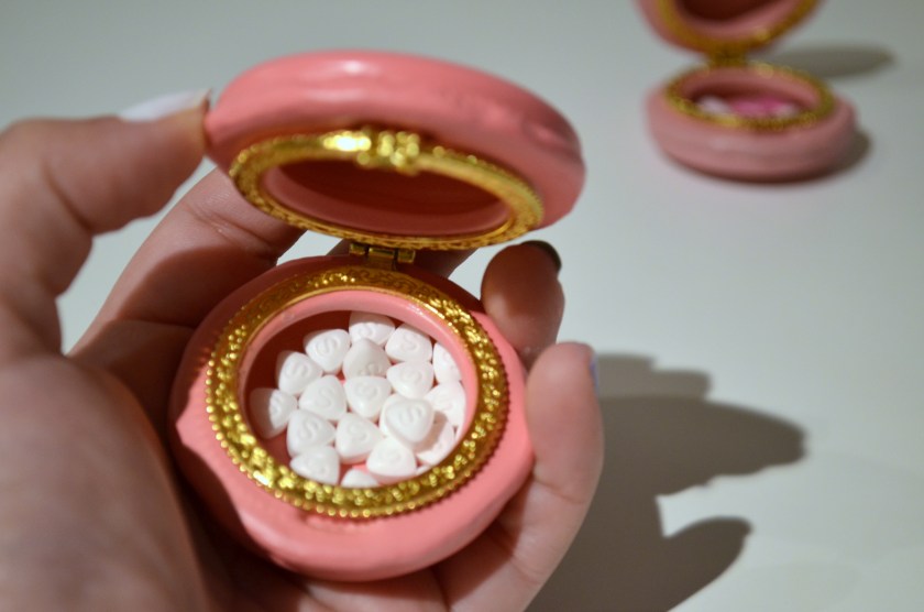 Macaroon white mints 1